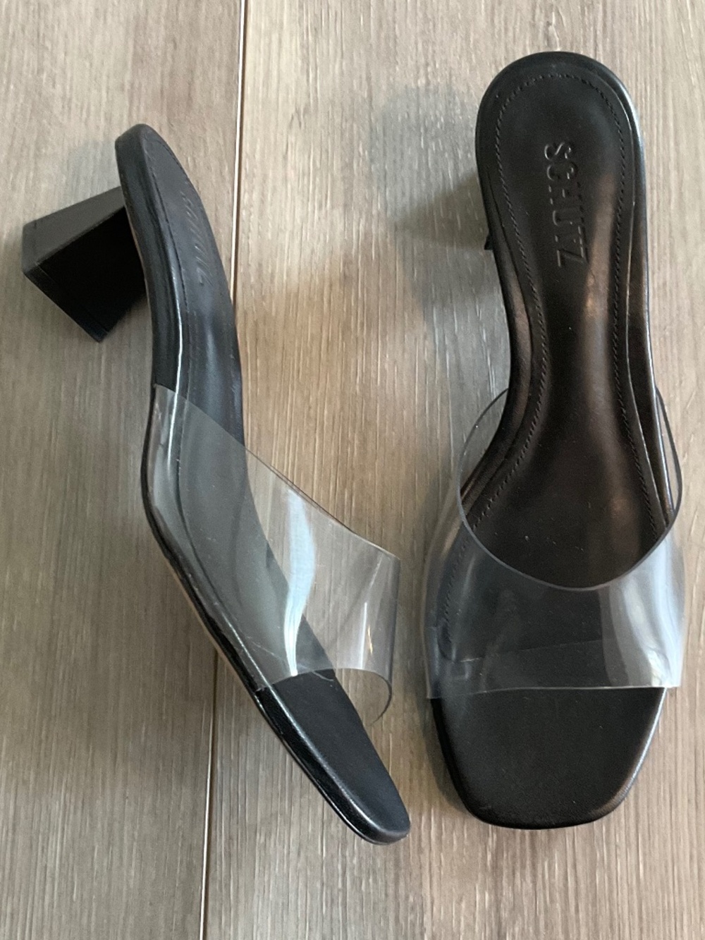 SCHUTZ Lizah Lo Vinyl Sandal in Black Size 9